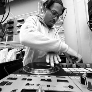 Dueling DJ's (LV1)-image