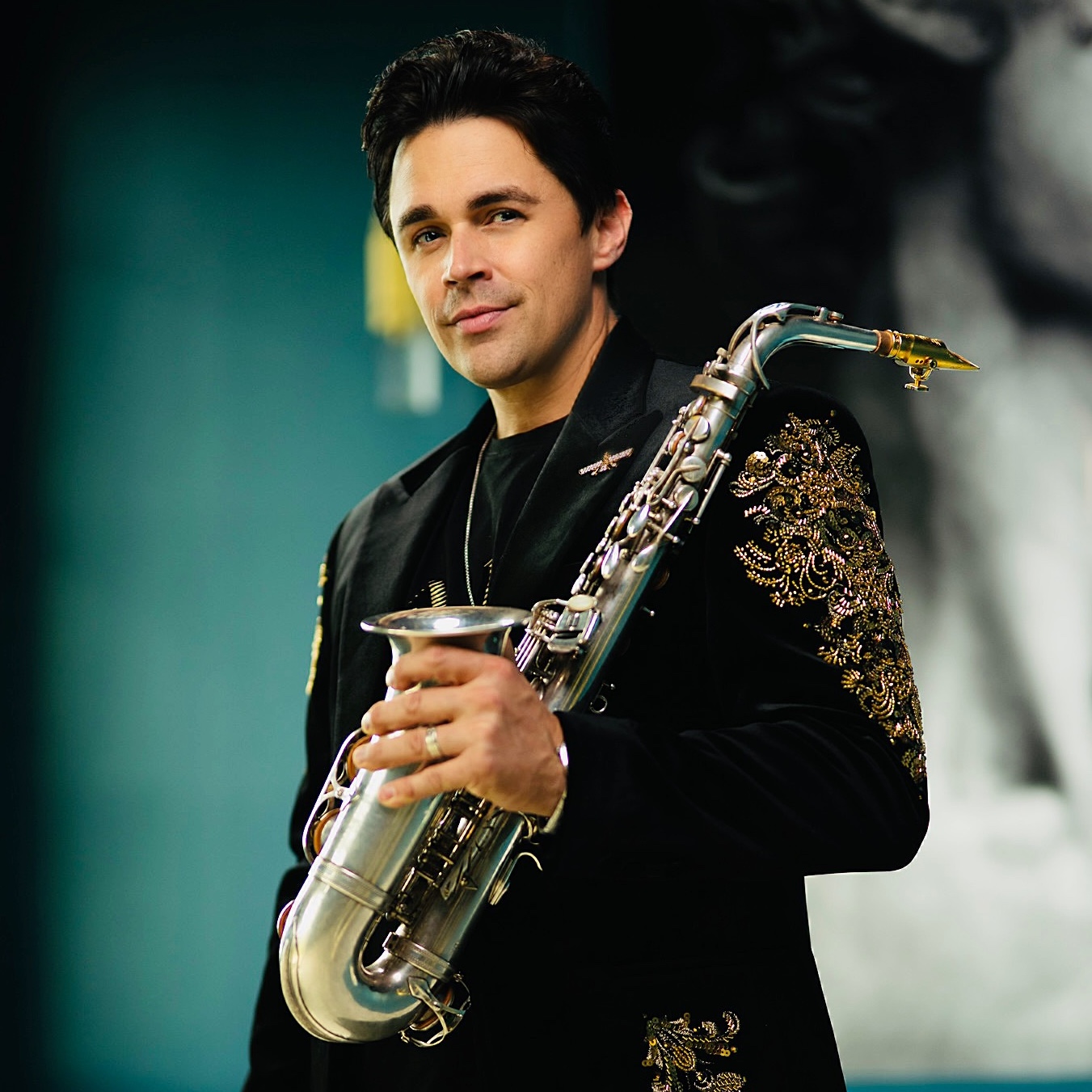 DJ with Saxophone (LV4)-image