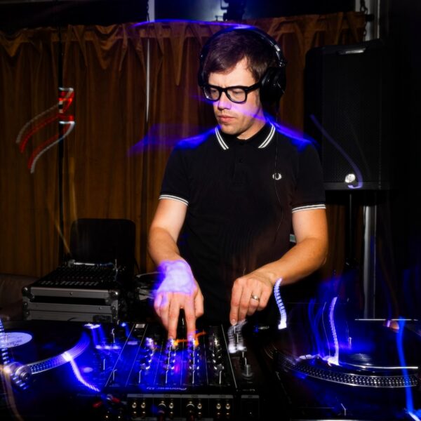 Vinyl DJ (LV2)